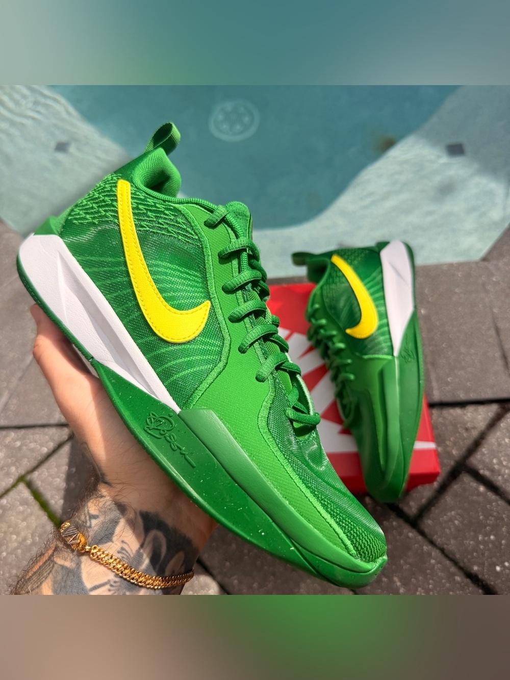 NIKE SABRINA 2 ‘OREGON DUCKS’ GREEN SNEAKERS, SIZE 7Y / 8.5W HQ4515-300 NO LID